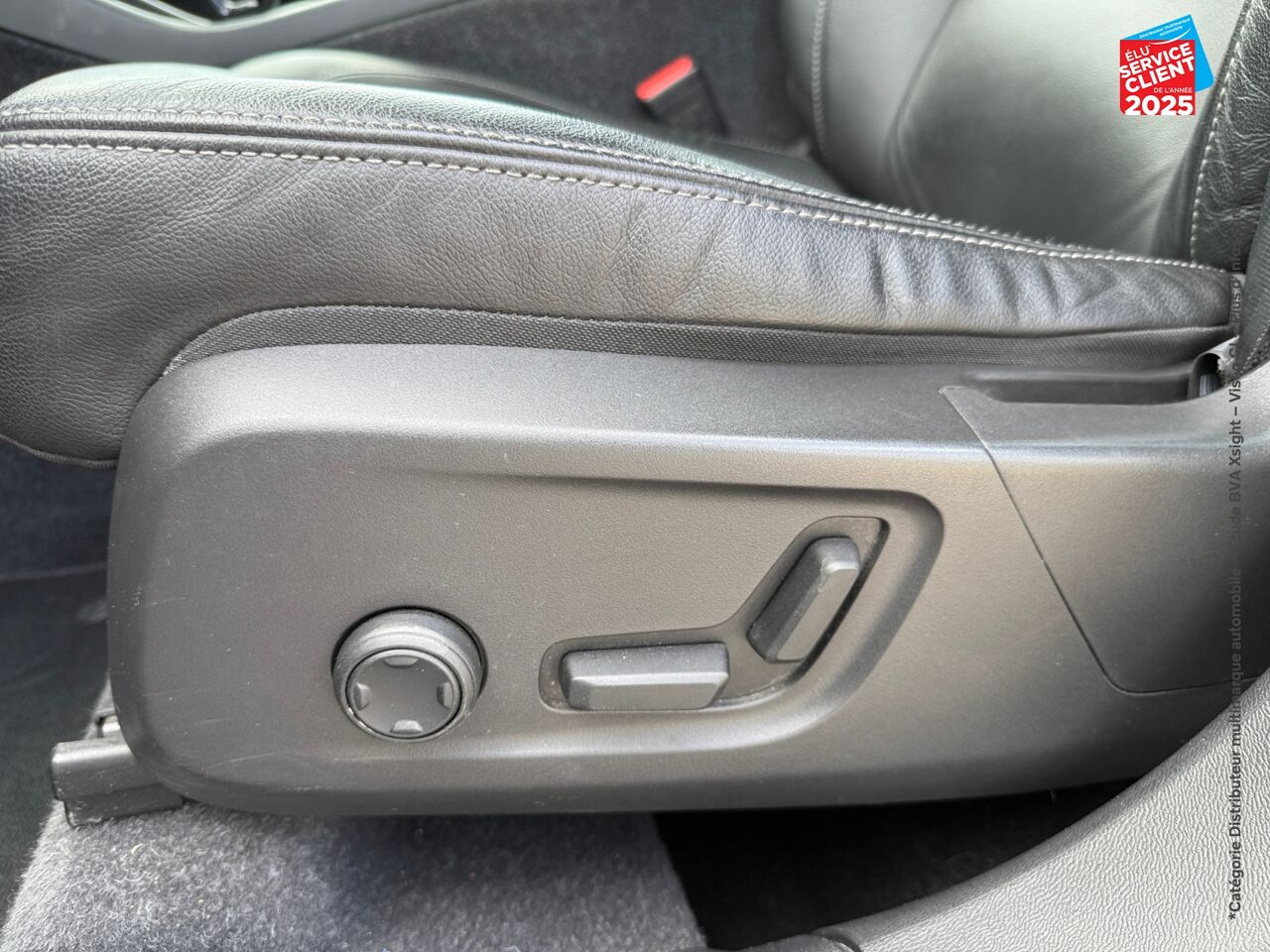Véhicule d'occasion VOLVO XC40 T4 RECHARGE 129 + 82CH INSCRIPTION BUSINESS DCT 7 SIEGES CUIR GPS CAMERA CARPLAY chez Toyota Sarreguemines