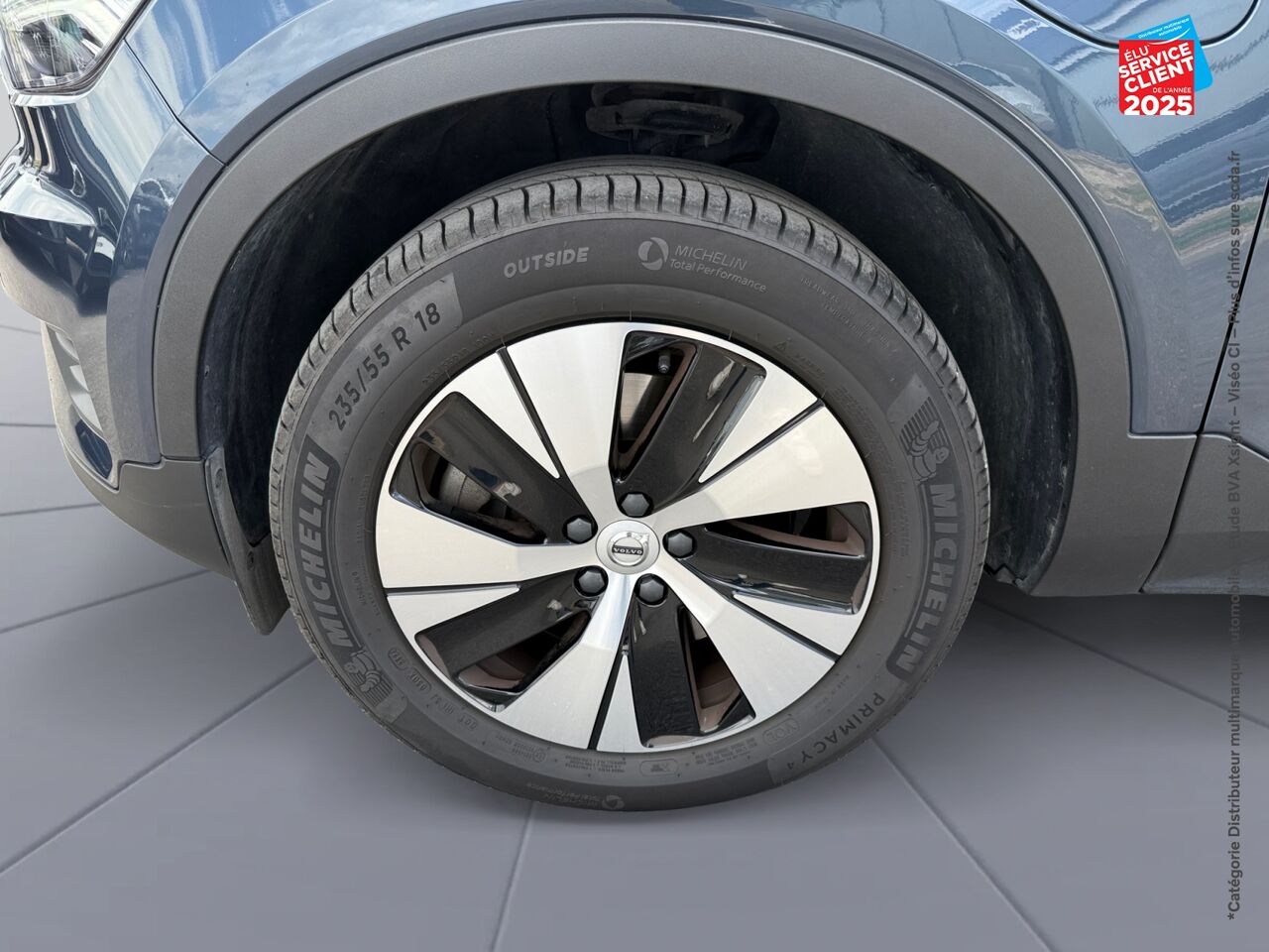 Véhicule d'occasion VOLVO XC40 T4 RECHARGE 129 + 82CH INSCRIPTION BUSINESS DCT 7 SIEGES CUIR GPS CAMERA CARPLAY chez Toyota Sarreguemines