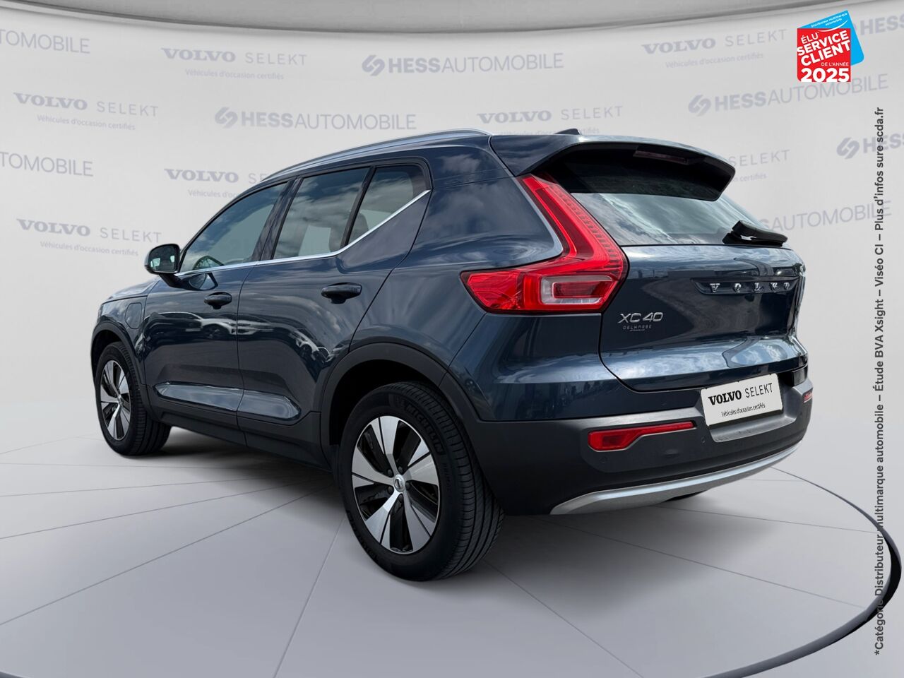 Véhicule d'occasion VOLVO XC40 T4 RECHARGE 129 + 82CH INSCRIPTION BUSINESS DCT 7 SIEGES CUIR GPS CAMERA CARPLAY chez Toyota Sarreguemines