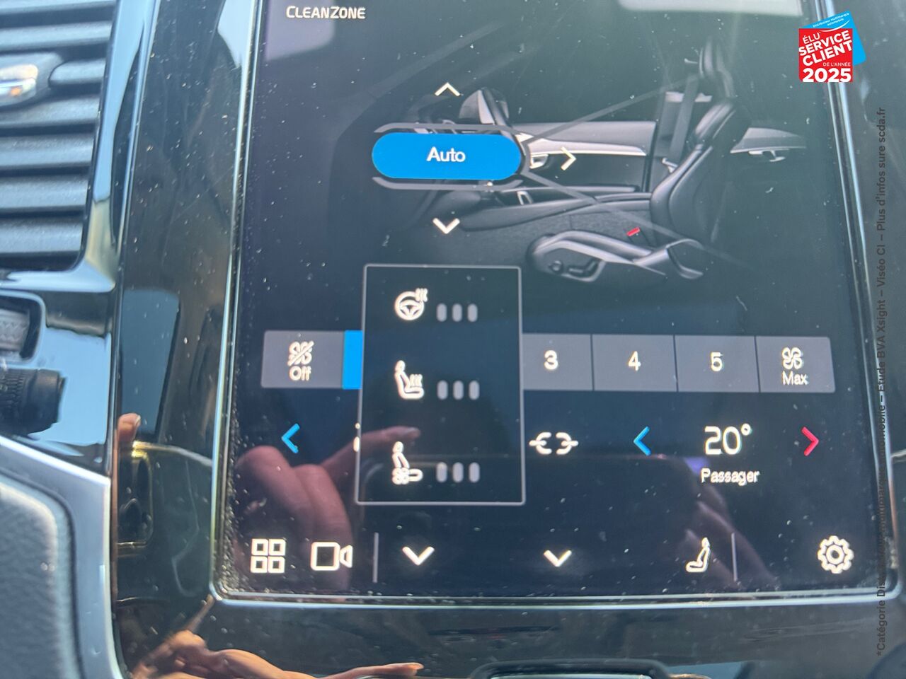 Véhicule d'occasion VOLVO XC90 T8 AWD 310 + 145CH ULTIMATE STYLE DARK GEARTRONIC TOUVRANT SIEGES CHAUF/VENTIL/CUIR VOLANT CHAU chez Volvo Strasbourg