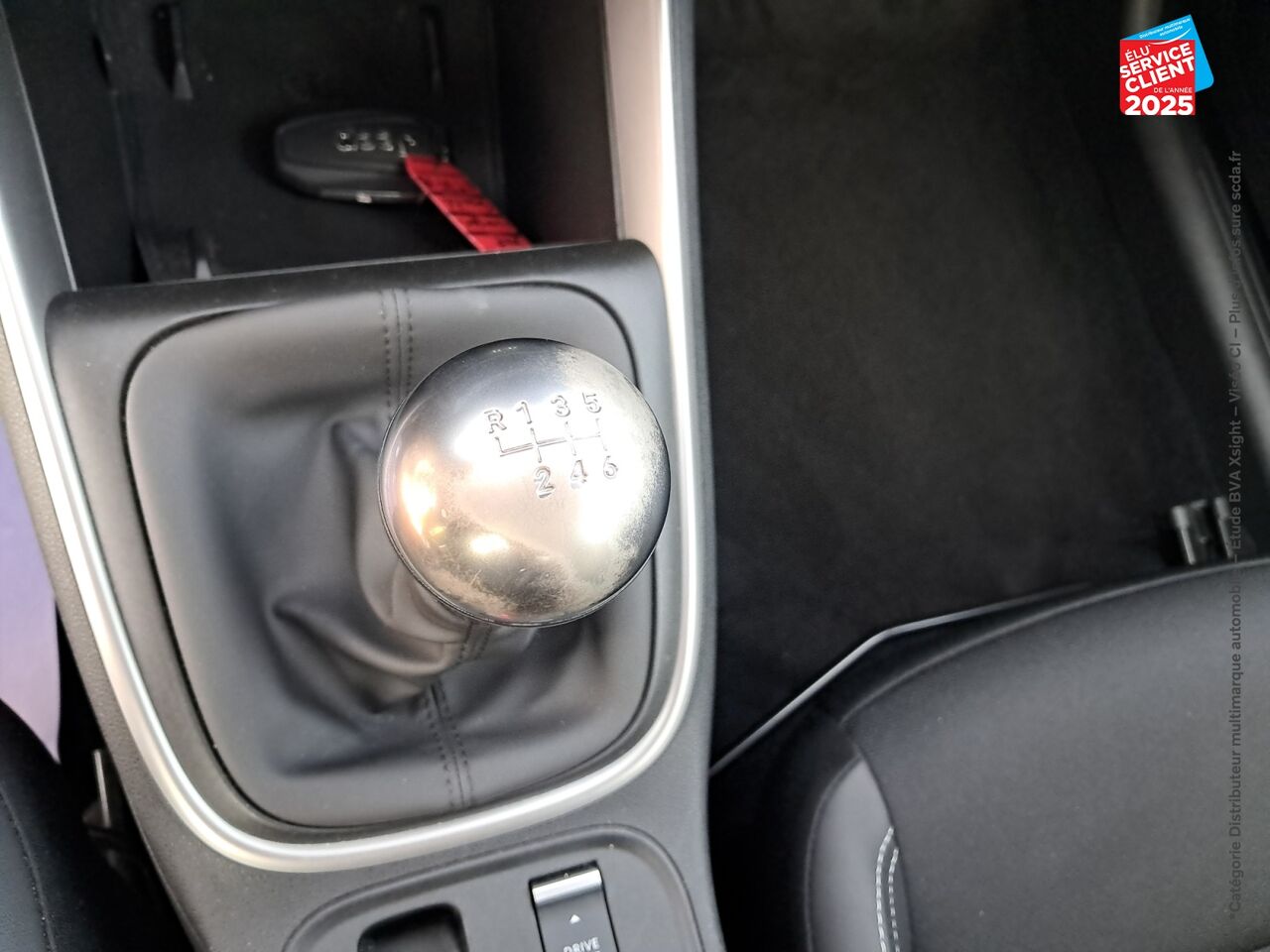 Véhicule d'occasion JEEP AVENGER 1.2 TURBO T3 100CH ALTITUDE + chez Toyota Metz
