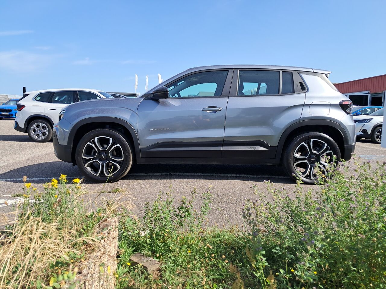Véhicule d'occasion JEEP AVENGER 1.2 TURBO T3 100CH ALTITUDE + chez Toyota Metz