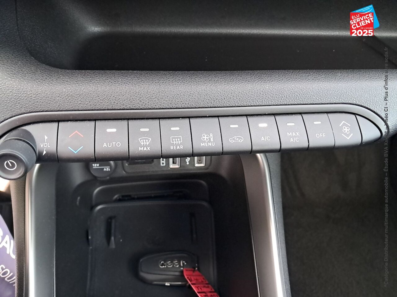 Véhicule d'occasion JEEP AVENGER 1.2 TURBO T3 100CH ALTITUDE + chez Toyota Metz