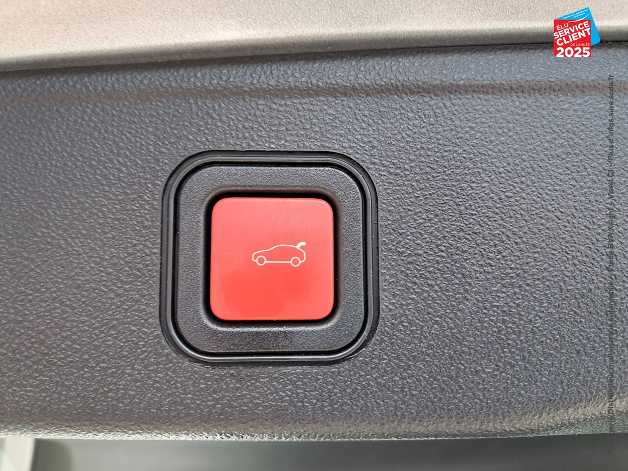 Véhicule d'occasion JEEP AVENGER 1.2 TURBO T3 100CH ALTITUDE + chez Toyota Metz