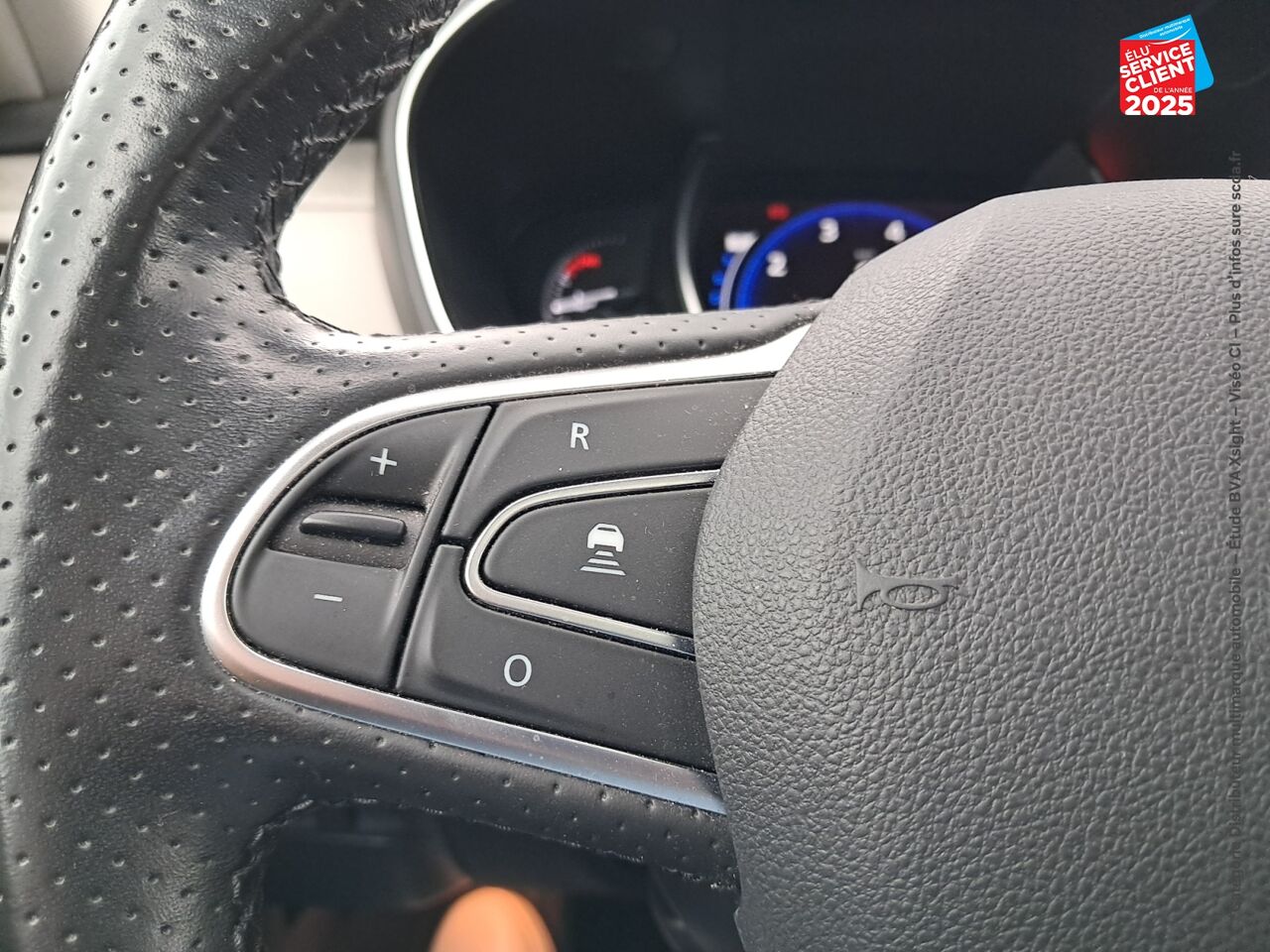 Véhicule d'occasion RENAULT TALISMAN 1.3 TCE 160CH FAP INITIALE PARIS EDC - 19 chez Renault Saint-Louis