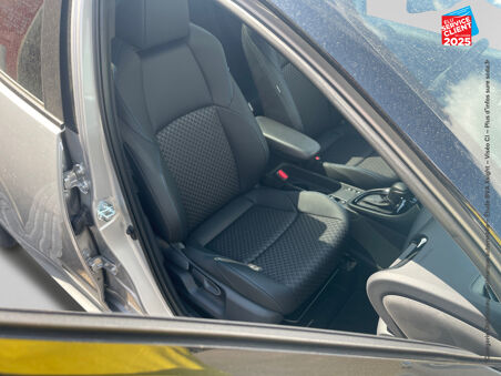 TOYOTA YARIS 130H PREMIERE...