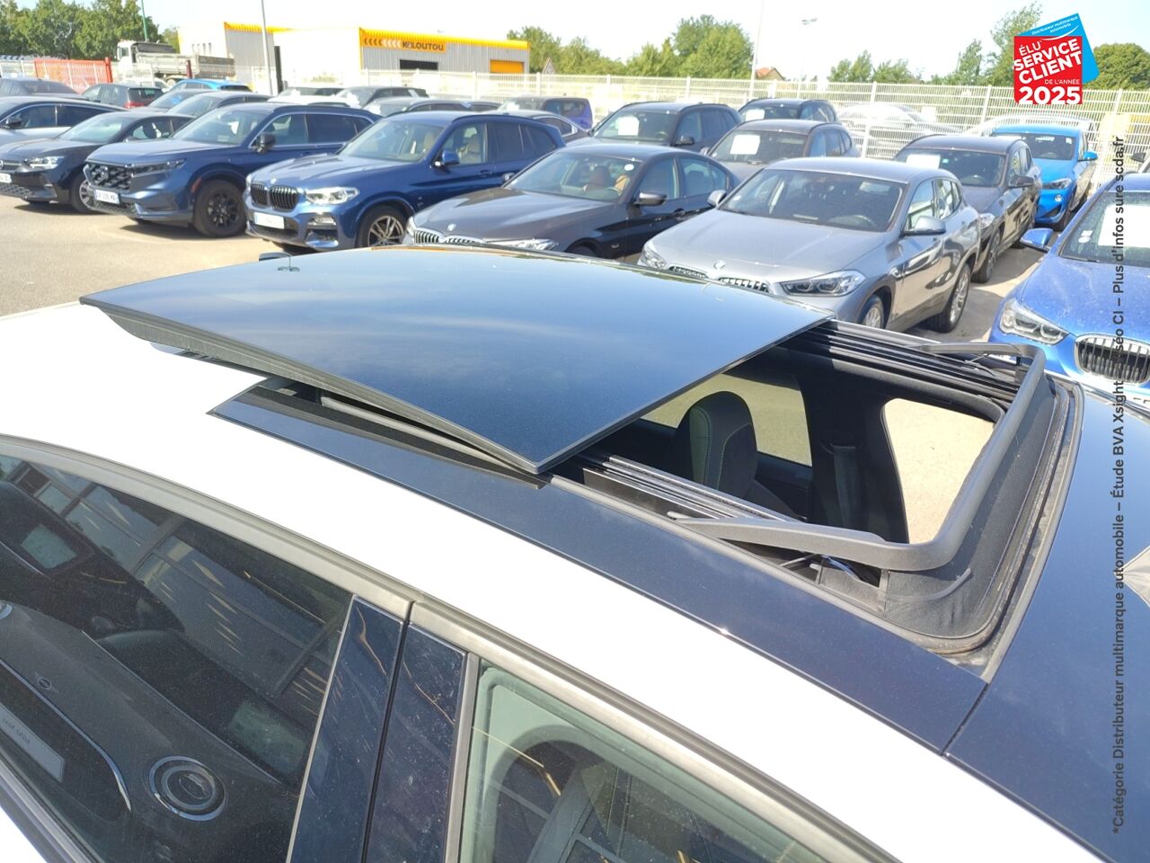 Véhicule d'occasion PEUGEOT 308 1.5 BLUEHDI 130CH S/S GT EAT8 TOUVRANT GPS CAMERA CARPLAY ATTELAGE chez Peugeot Reims