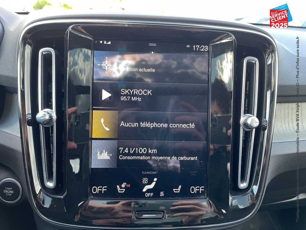 Véhicule d'occasion VOLVO XC40 T5 RECHARGE 180 + 82CH INSCRIPTION LUXE DCT 7 chez Renault Saint-Louis