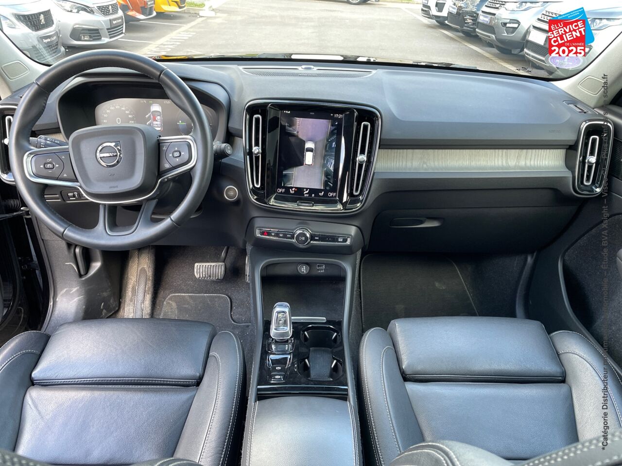 Véhicule d'occasion VOLVO XC40 T5 RECHARGE 180 + 82CH INSCRIPTION LUXE DCT 7 chez Renault Saint-Louis