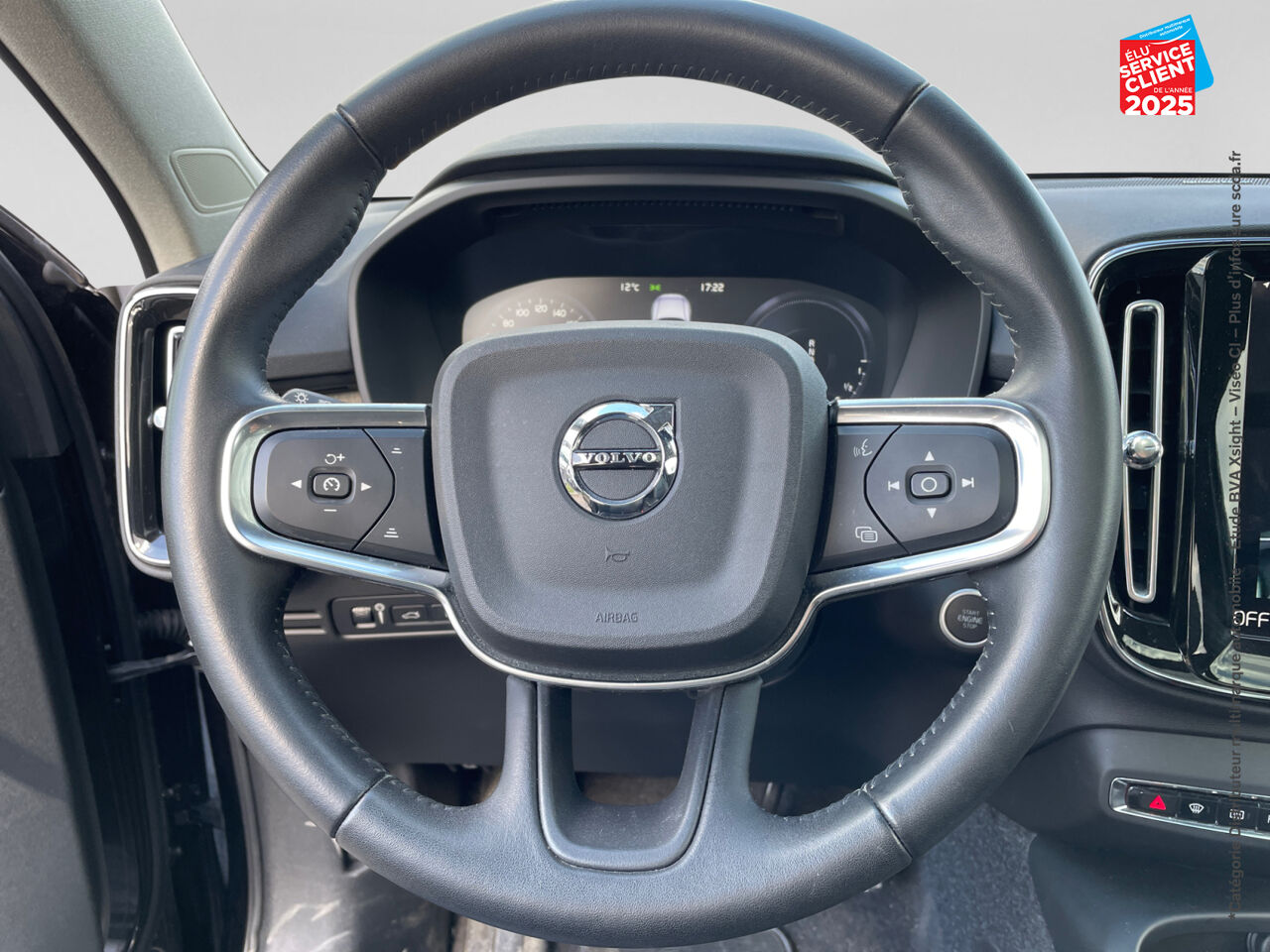 Véhicule d'occasion VOLVO XC40 T5 RECHARGE 180 + 82CH INSCRIPTION LUXE DCT 7 chez Renault Saint-Louis