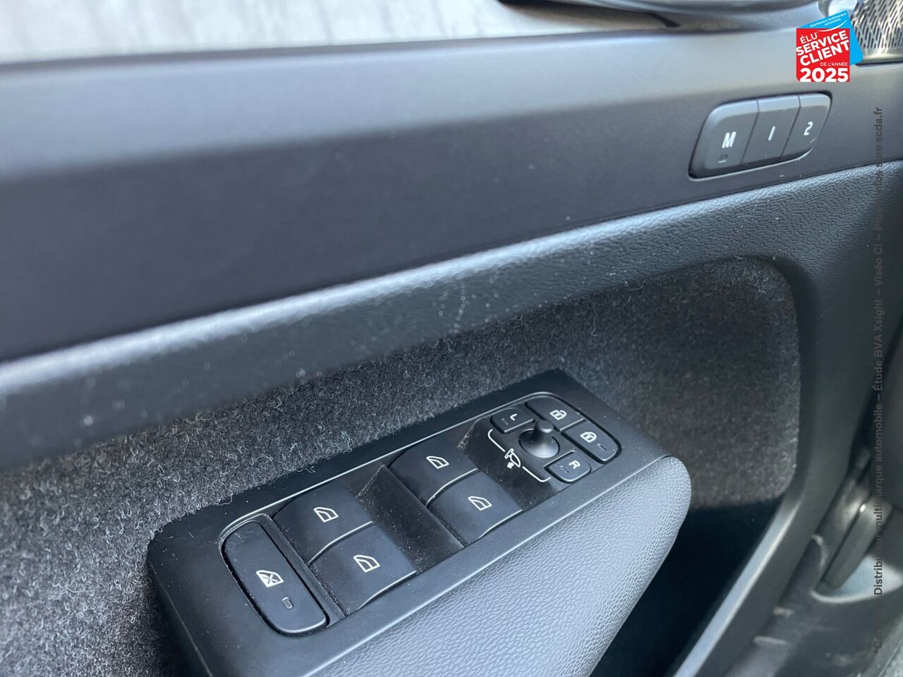 Véhicule d'occasion VOLVO XC40 T5 RECHARGE 180 + 82CH INSCRIPTION LUXE DCT 7 chez Renault Saint-Louis