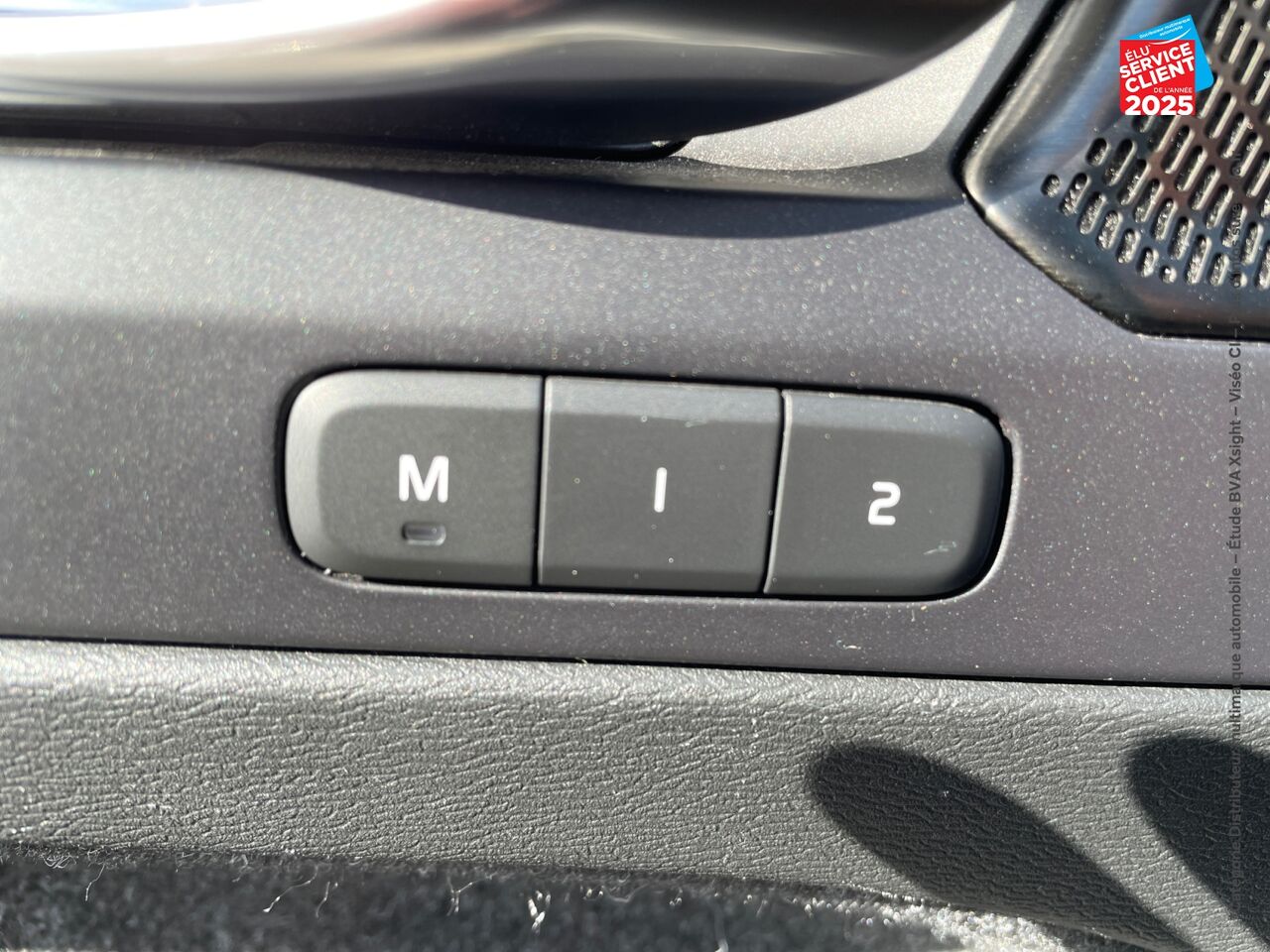 Véhicule d'occasion VOLVO XC40 T5 RECHARGE 180 + 82CH INSCRIPTION LUXE DCT 7 chez Renault Saint-Louis