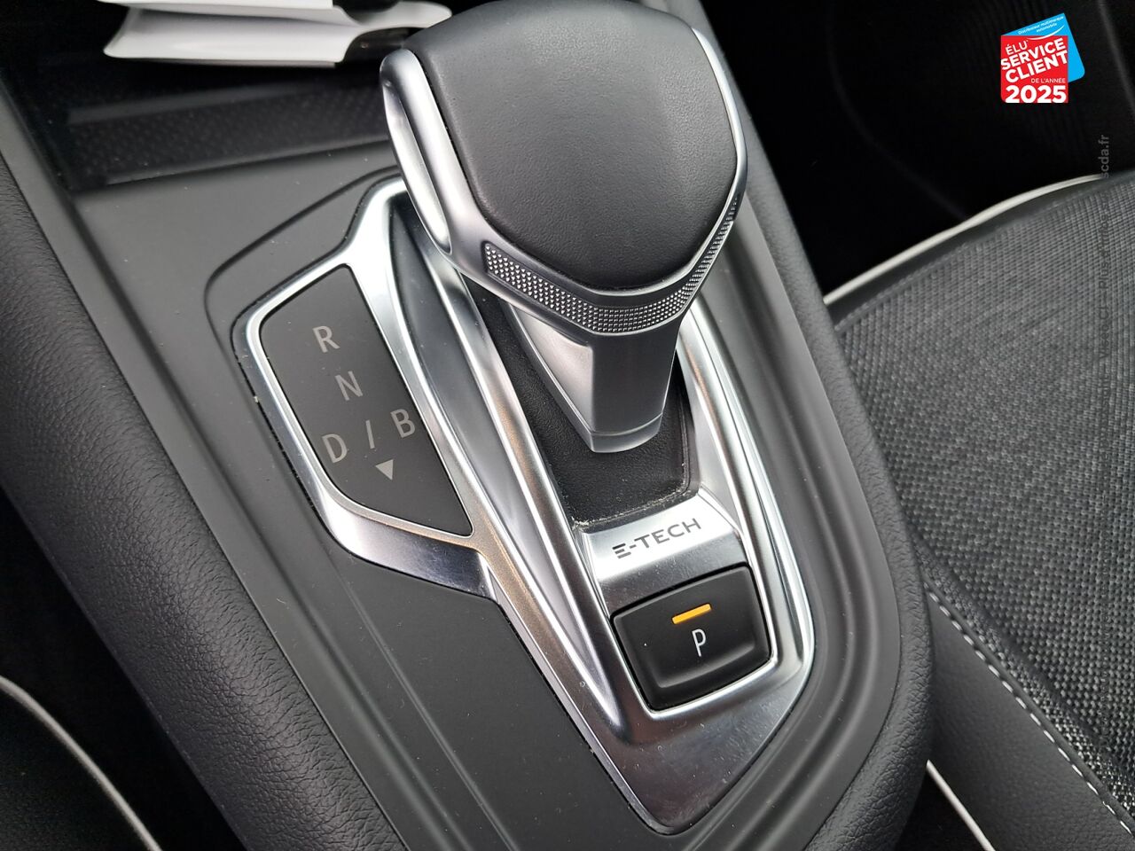 Véhicule d'occasion RENAULT CAPTUR 1.6 E-TECH HYBRIDE 145CH TECHNO chez Toyota Thionville