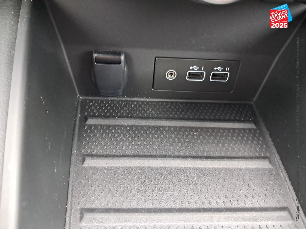 Véhicule d'occasion RENAULT CAPTUR 1.6 E-TECH HYBRIDE 145CH TECHNO chez Toyota Thionville