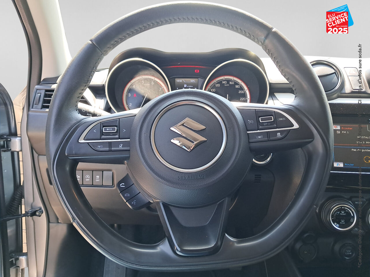 Véhicule d'occasion SUZUKI SWIFT 1.0 BOOSTERJET HYBRID SHVS 111CH PACK EURO6D-T CAMERA chez Renault Saint-Louis