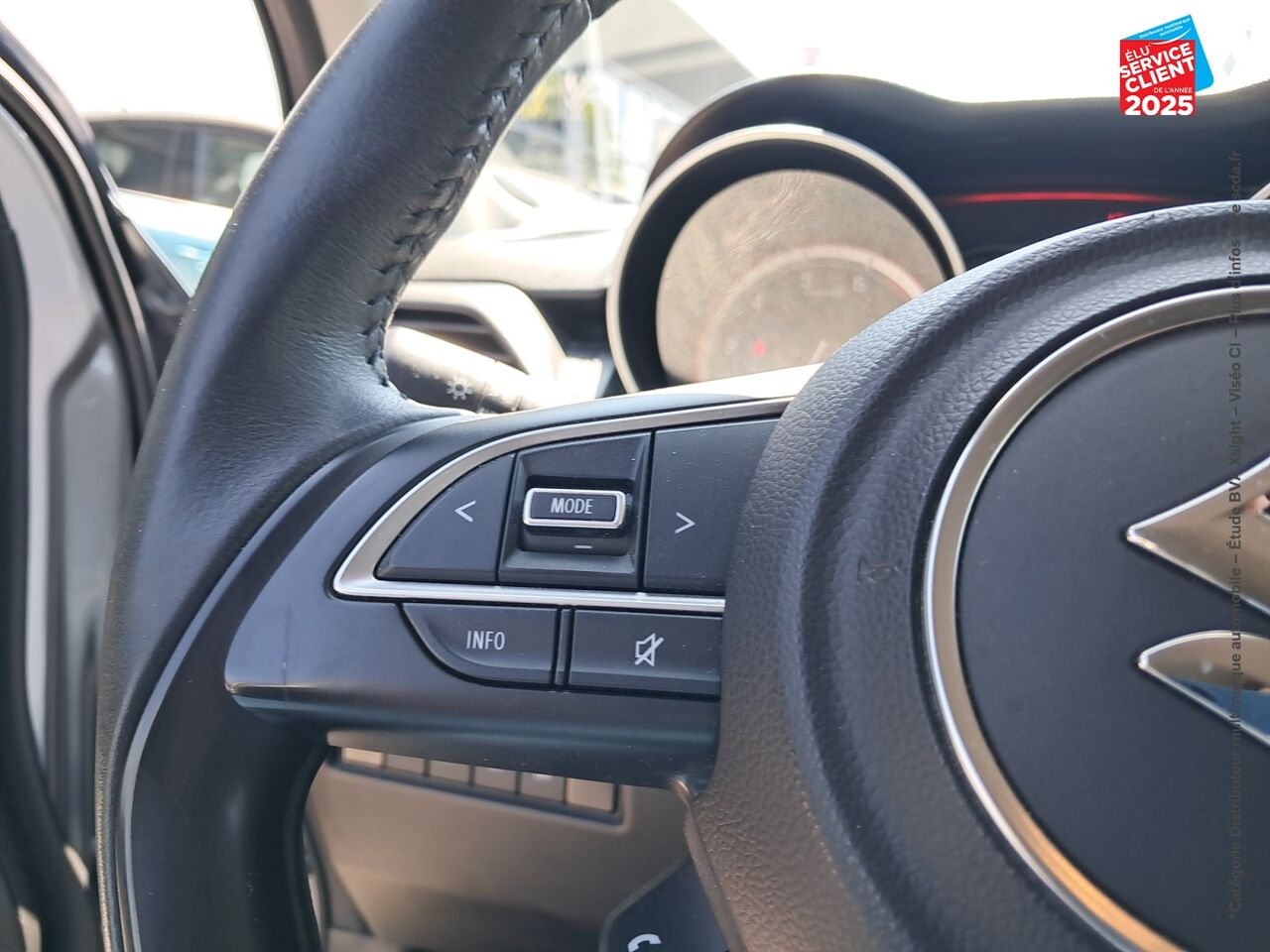Véhicule d'occasion SUZUKI SWIFT 1.0 BOOSTERJET HYBRID SHVS 111CH PACK EURO6D-T CAMERA chez Renault Saint-Louis