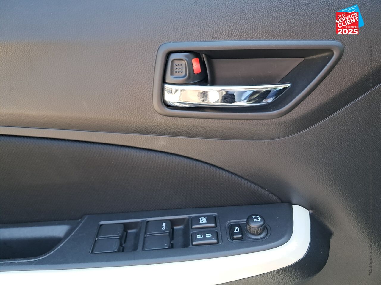 Véhicule d'occasion SUZUKI SWIFT 1.0 BOOSTERJET HYBRID SHVS 111CH PACK EURO6D-T CAMERA chez Renault Saint-Louis