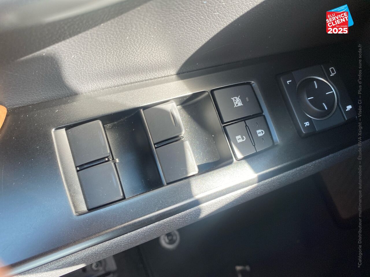 Véhicule d'occasion LEXUS UX 250H 2WD LUXE MY19 chez BMW Besançon