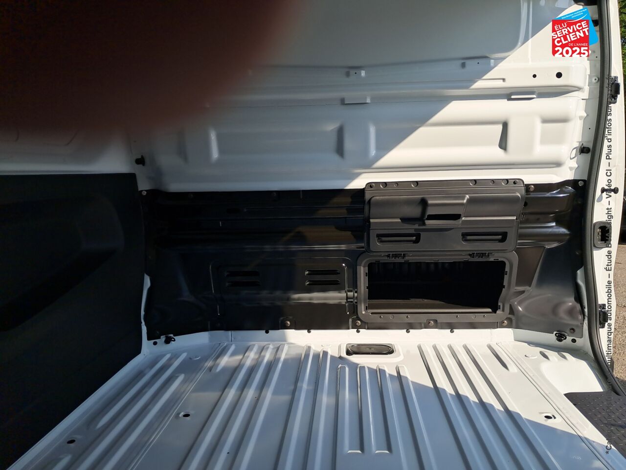 Véhicule d'occasion RENAULT TRAFIC FG E-TECH L1H1 52KWH AC22 GRAND CONFORT chez Opel Nancy