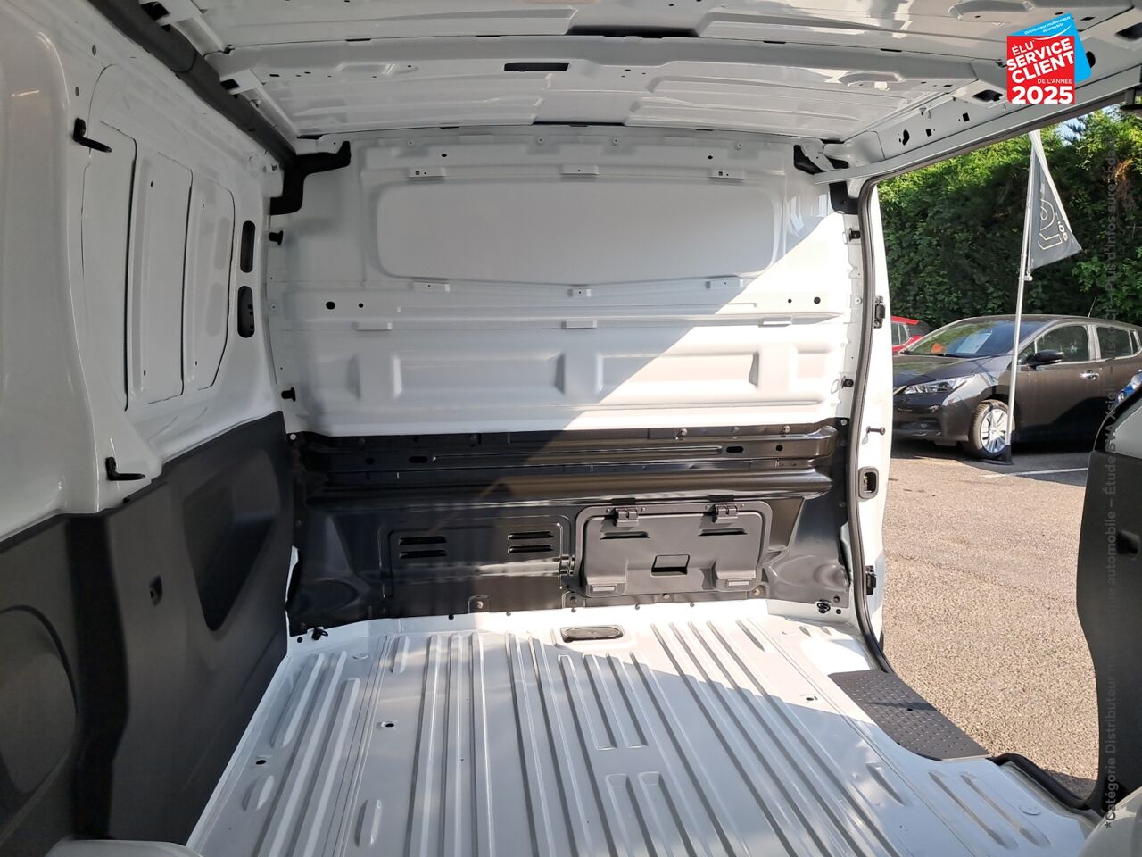 Véhicule d'occasion RENAULT TRAFIC FG E-TECH L1H1 52KWH AC22 GRAND CONFORT chez Opel Nancy