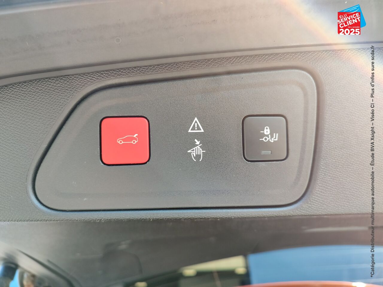 Véhicule d'occasion PEUGEOT 3008 1.5 BLUEHDI 130CH E6.C ALLURE SS EAT8 chez Toyota Verdun