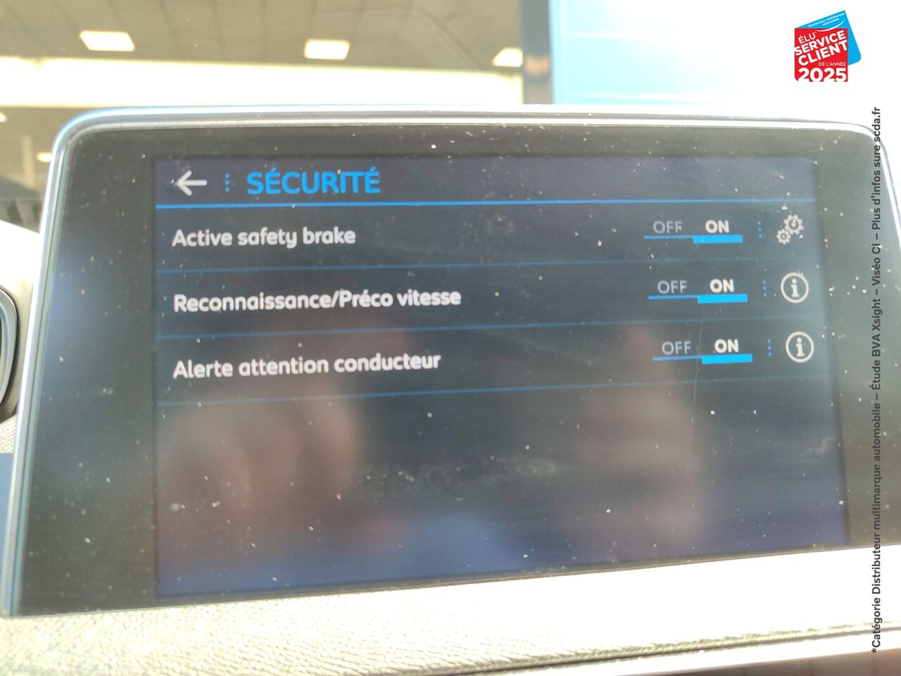 Véhicule d'occasion PEUGEOT 3008 1.5 BLUEHDI 130CH E6.C ALLURE SS EAT8 chez Toyota Verdun