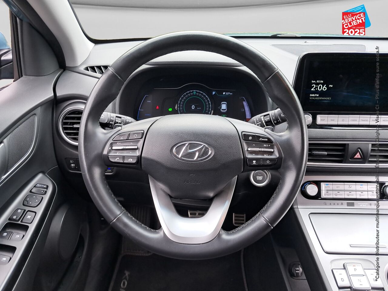 Véhicule d'occasion HYUNDAI KONA ELECTRIC 136 CH CREATIVE SIEGES CHAUF CAMERA HUD chez Renault Colmar
