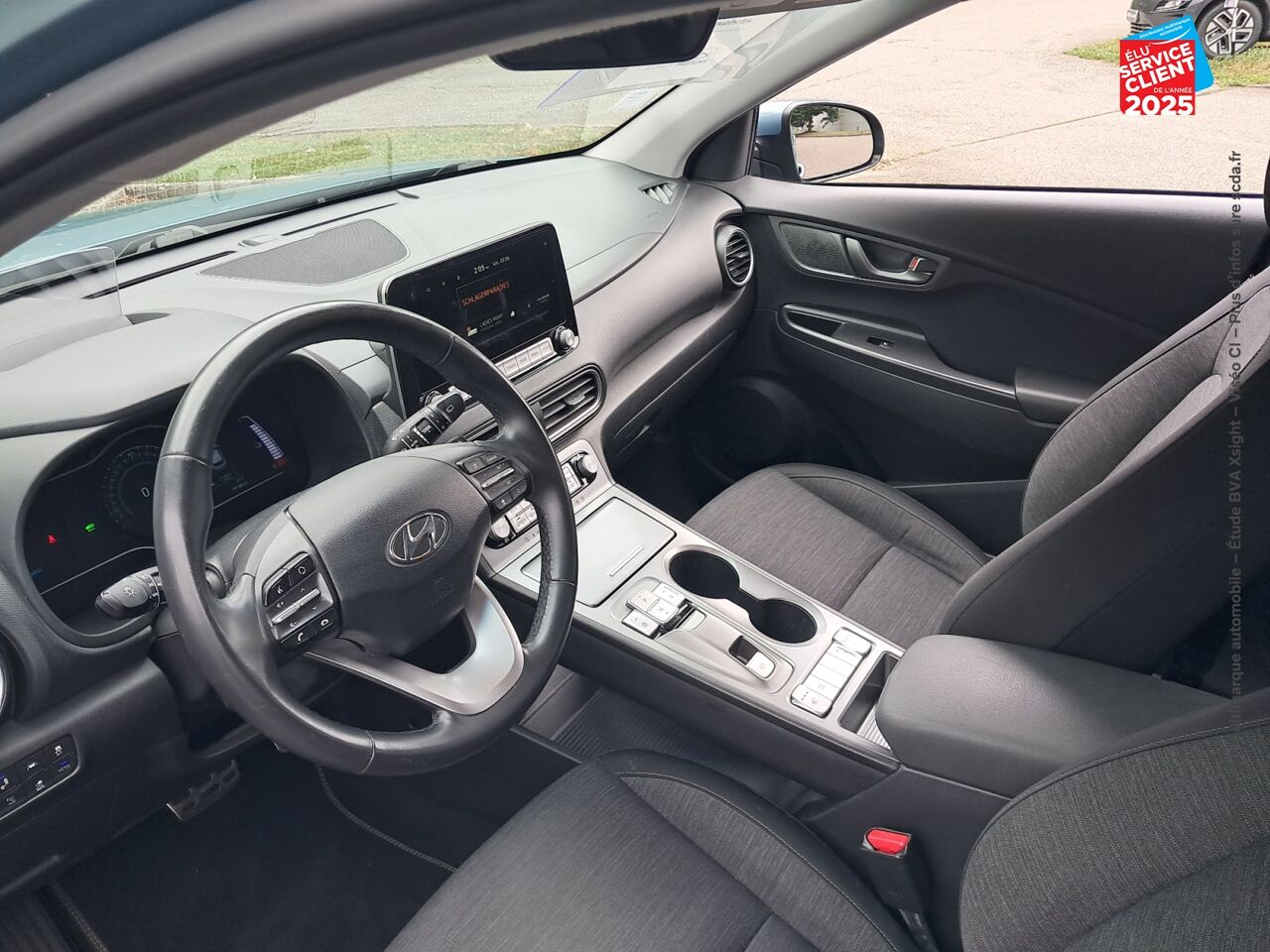 Véhicule d'occasion HYUNDAI KONA ELECTRIC 136 CH CREATIVE SIEGES CHAUF CAMERA HUD chez Renault Colmar