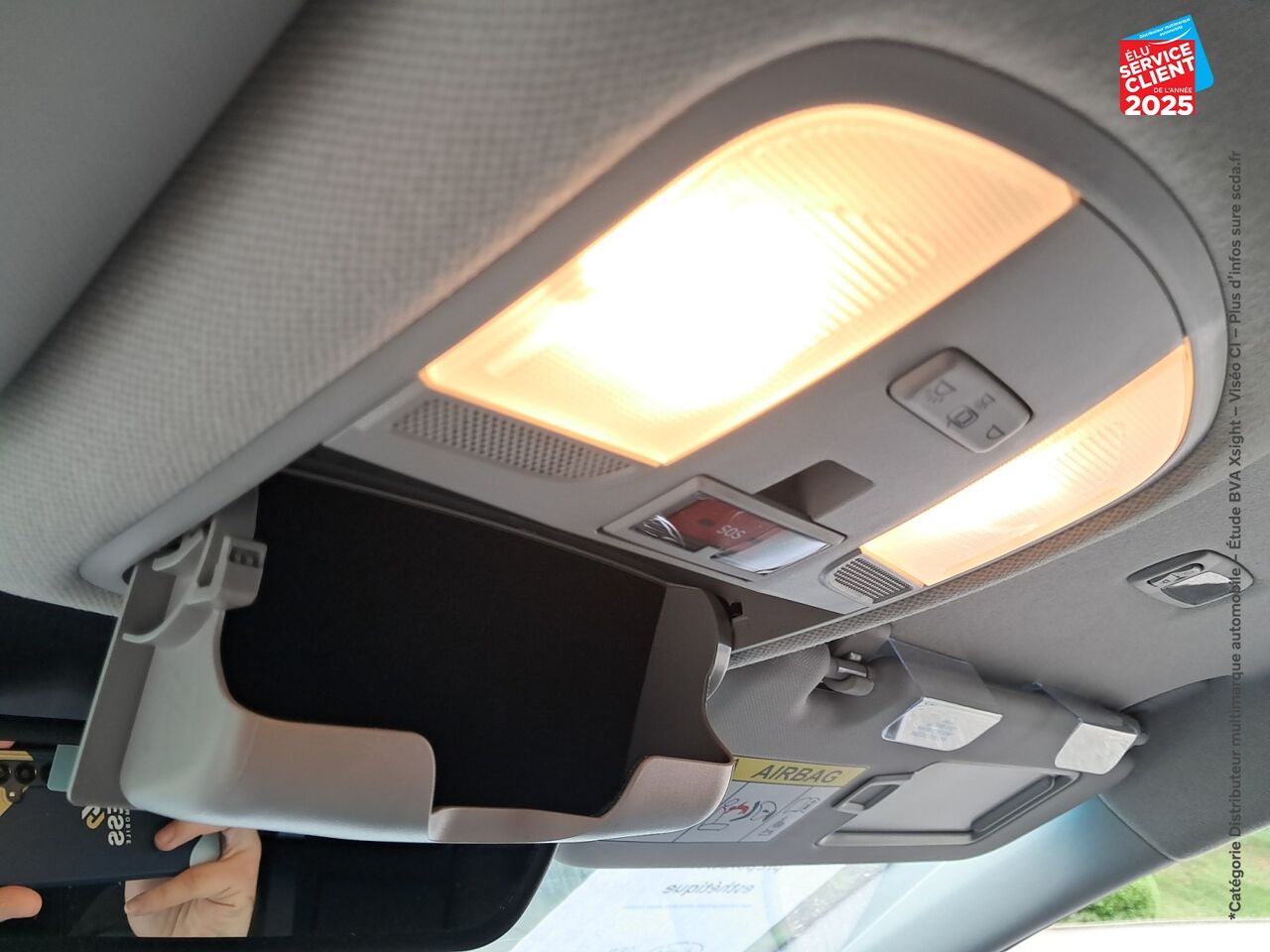 Véhicule d'occasion HYUNDAI KONA ELECTRIC 136 CH CREATIVE SIEGES CHAUF CAMERA HUD chez Renault Colmar