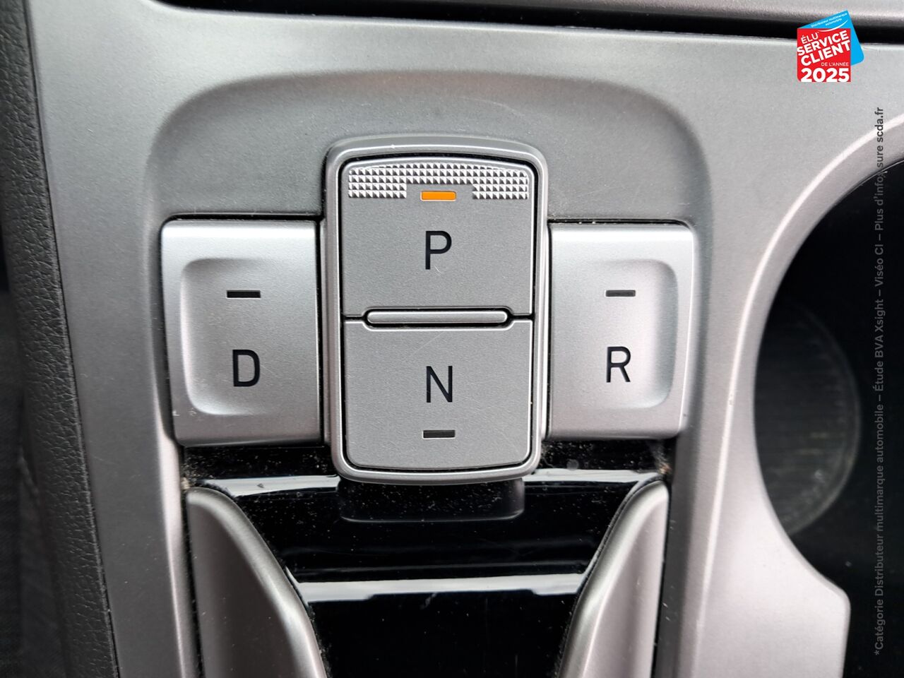 Véhicule d'occasion HYUNDAI KONA ELECTRIC 136 CH CREATIVE SIEGES CHAUF CAMERA HUD chez Renault Colmar