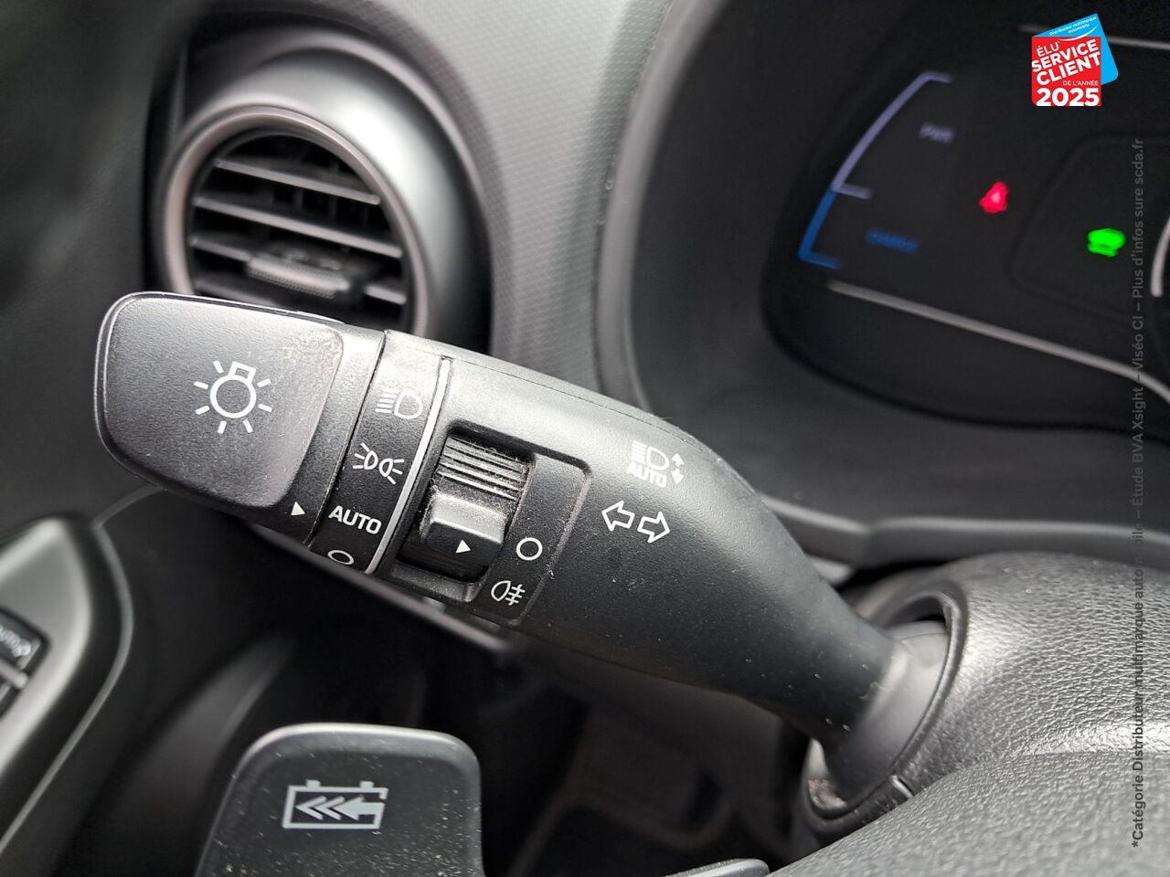Véhicule d'occasion HYUNDAI KONA ELECTRIC 136 CH CREATIVE SIEGES CHAUF CAMERA HUD chez Renault Colmar