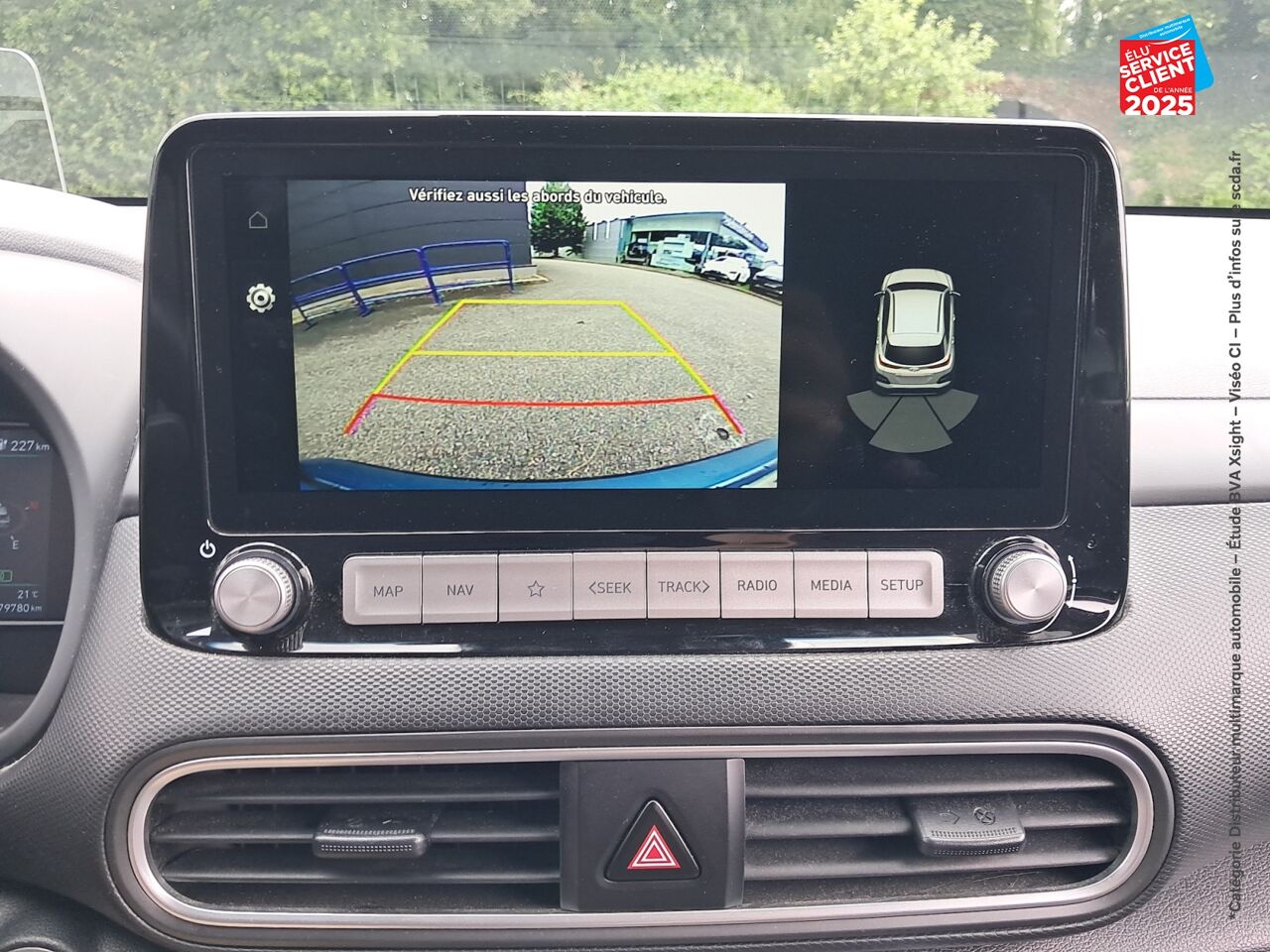 Véhicule d'occasion HYUNDAI KONA ELECTRIC 136 CH CREATIVE SIEGES CHAUF CAMERA HUD chez Renault Colmar
