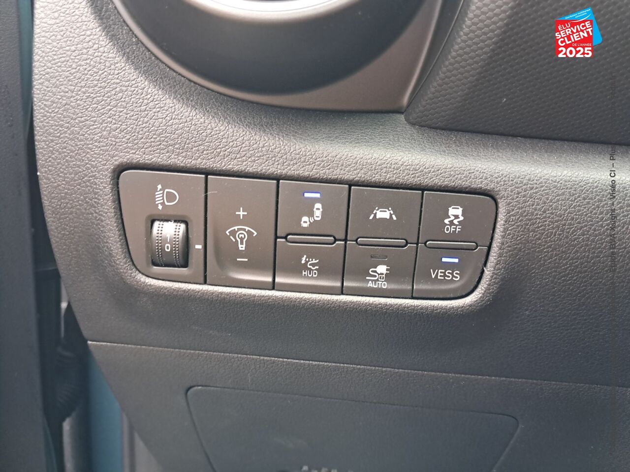 Véhicule d'occasion HYUNDAI KONA ELECTRIC 136 CH CREATIVE SIEGES CHAUF CAMERA HUD chez Renault Colmar