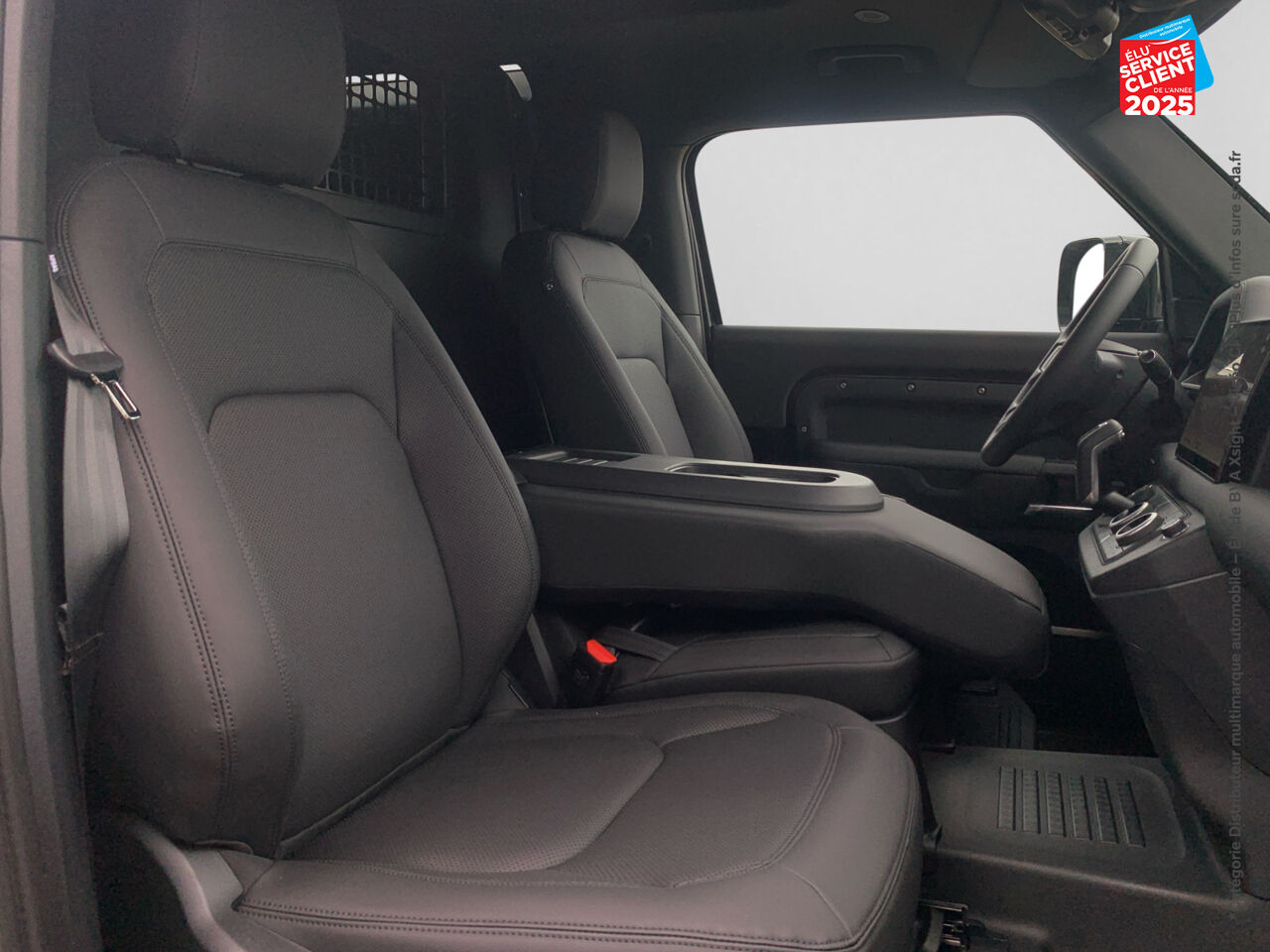 Véhicule d'occasion LAND-ROVER DEFENDER 90 3.0 D250 HARD TOP X-DYNAMIC SE chez BMW Pontarlier