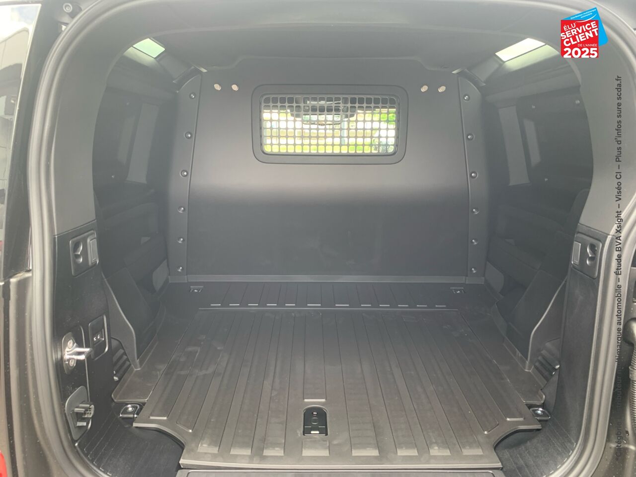 Véhicule d'occasion LAND-ROVER DEFENDER 90 3.0 D250 HARD TOP X-DYNAMIC SE chez BMW Pontarlier