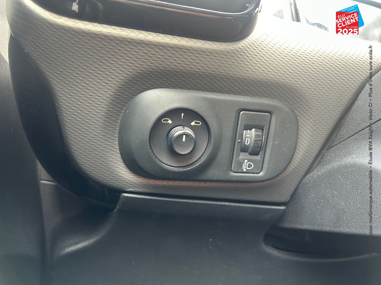 Véhicule d'occasion CITROEN C4 CACTUS BLUEHDI 100 FEEL BUSINESS SS 82G chez Toyota Verdun
