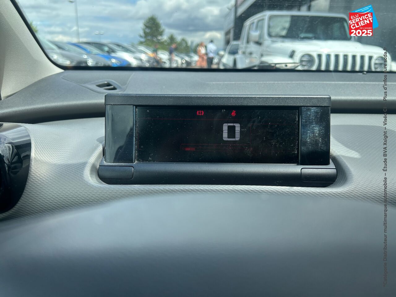 Véhicule d'occasion CITROEN C4 CACTUS BLUEHDI 100 FEEL BUSINESS SS 82G chez Toyota Verdun
