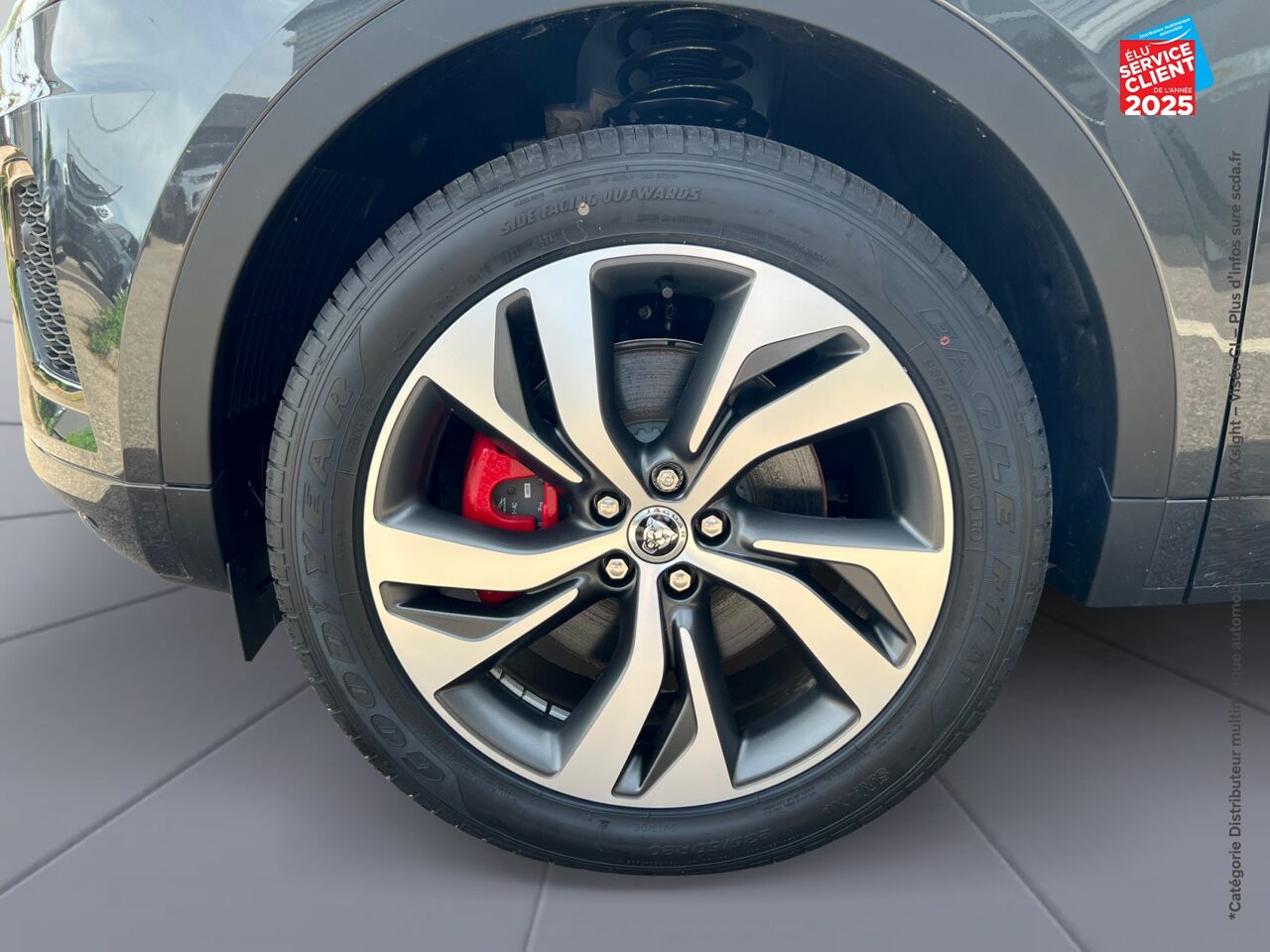 Véhicule d'occasion JAGUAR E-PACE P300E PHEV 309CH R-DYNAMIC HSE chez BMW Besançon