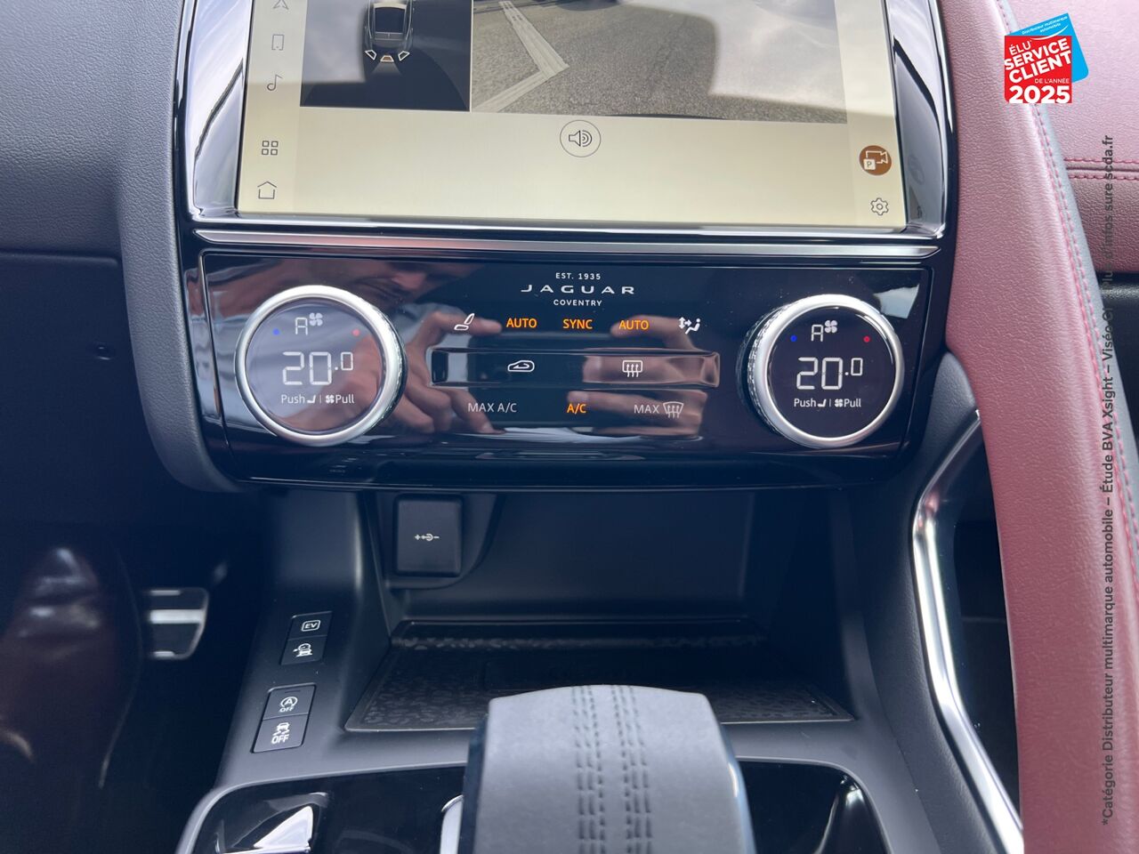 Véhicule d'occasion JAGUAR E-PACE P300E PHEV 309CH R-DYNAMIC HSE chez BMW Besançon