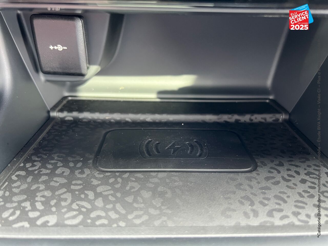 Véhicule d'occasion JAGUAR E-PACE P300E PHEV 309CH R-DYNAMIC HSE chez BMW Besançon