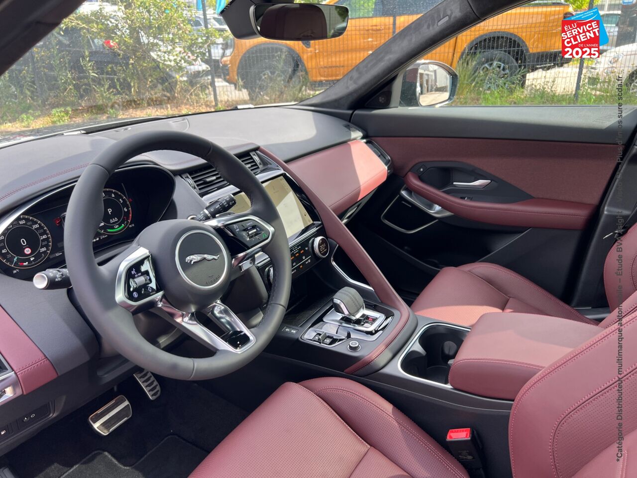 Véhicule d'occasion JAGUAR E-PACE P300E PHEV 309CH R-DYNAMIC HSE chez BMW Besançon