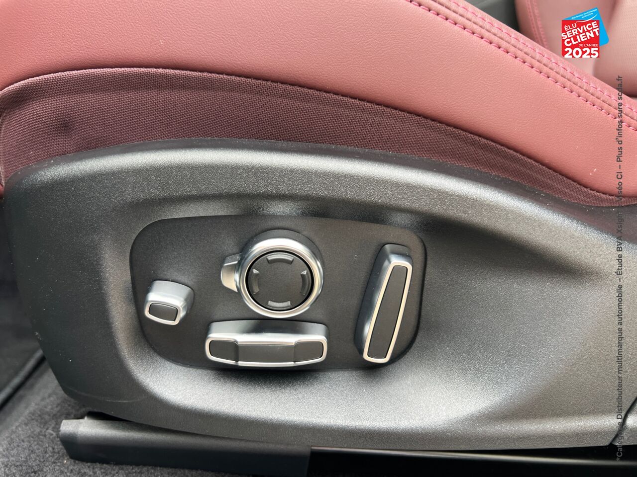 Véhicule d'occasion JAGUAR E-PACE P300E PHEV 309CH R-DYNAMIC HSE chez BMW Besançon