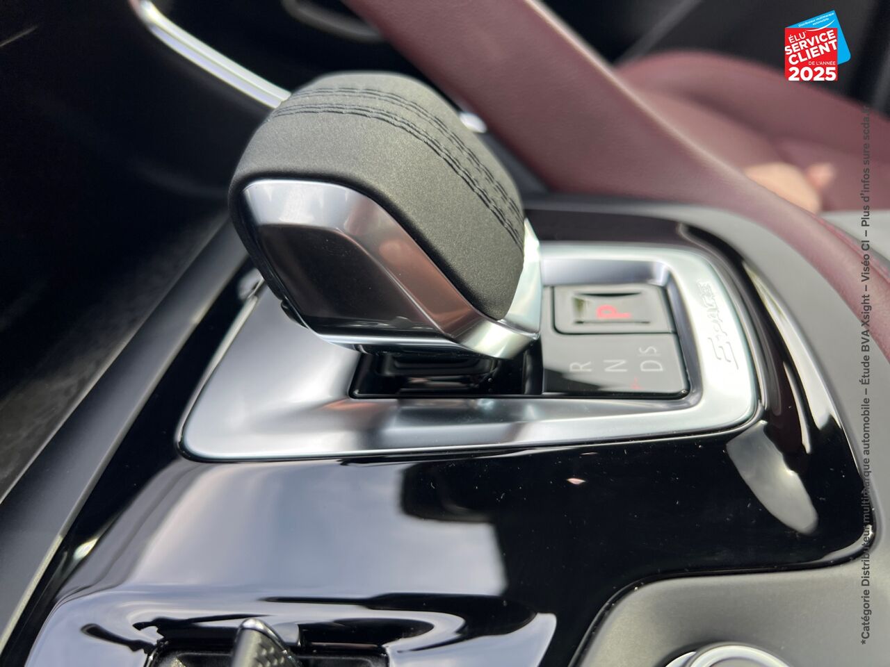 Véhicule d'occasion JAGUAR E-PACE P300E PHEV 309CH R-DYNAMIC HSE chez BMW Besançon