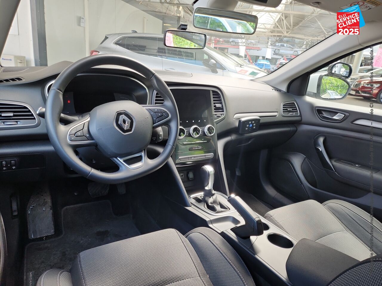 Véhicule d'occasion RENAULT MEGANE 1.5 BLUE DCI 115CH EVOLUTION EDC chez Renault Saint-Louis