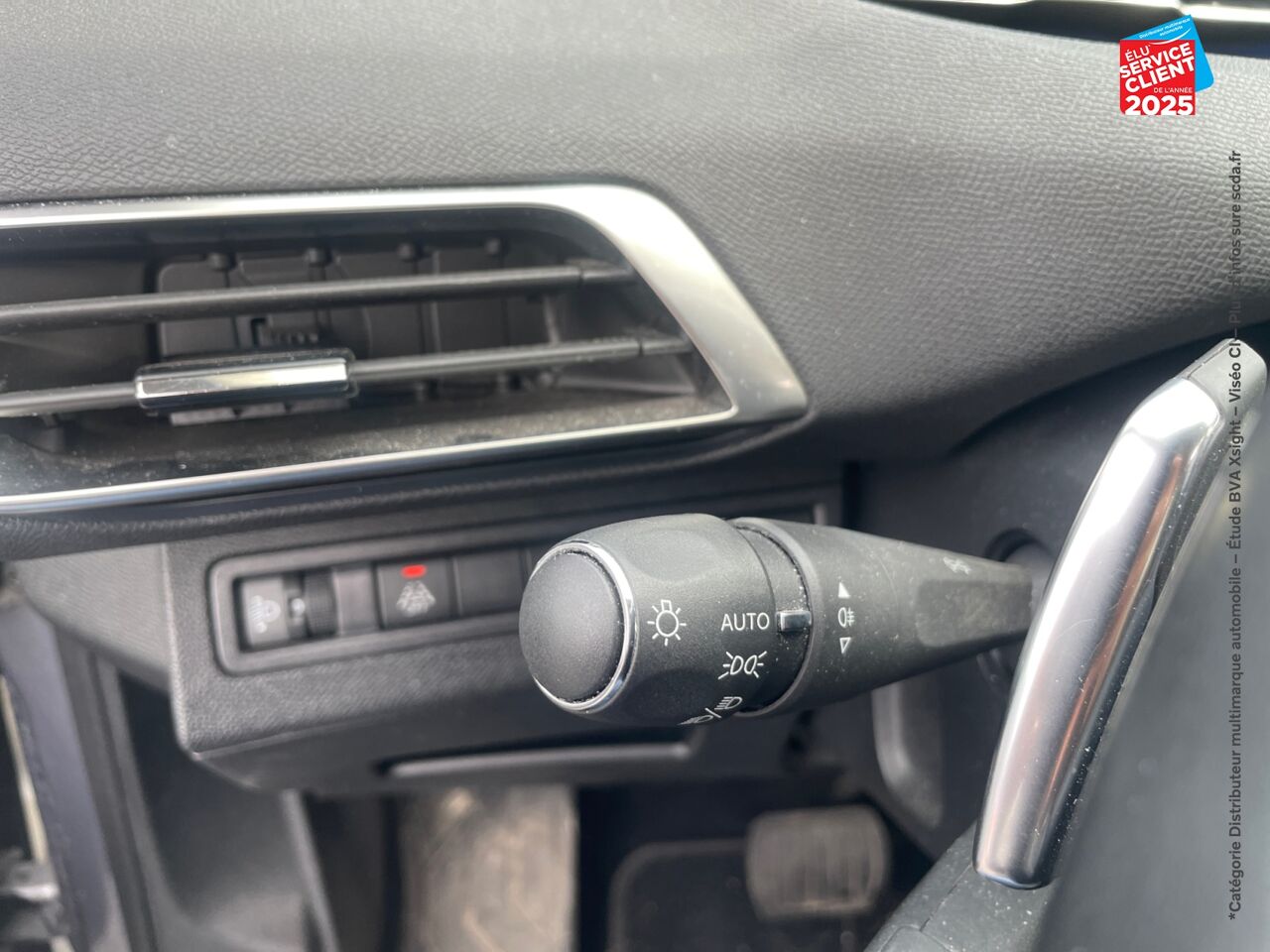 Véhicule d'occasion PEUGEOT 3008 HYBRID 225CH ALLURE PACK E-EAT8 GPS CAMERA CARPLAY chez Renault Belfort