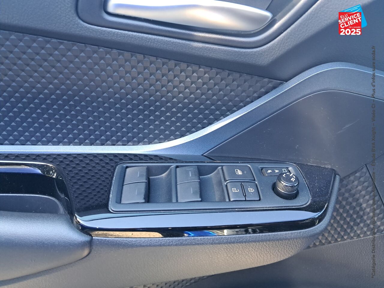 Véhicule d'occasion TOYOTA C-HR 184H COLLECTION 2WD E-CVT MY20 SIEGE CHAUF CAMERA GPS chez Toyota Thionville