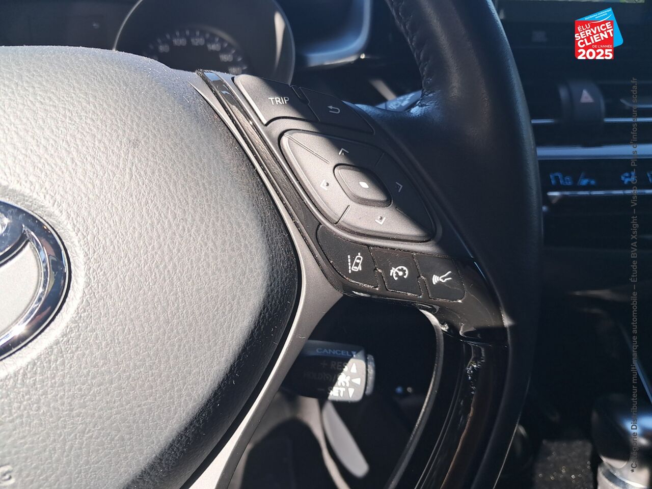 Véhicule d'occasion TOYOTA C-HR 184H COLLECTION 2WD E-CVT MY20 SIEGE CHAUF CAMERA GPS chez Toyota Thionville