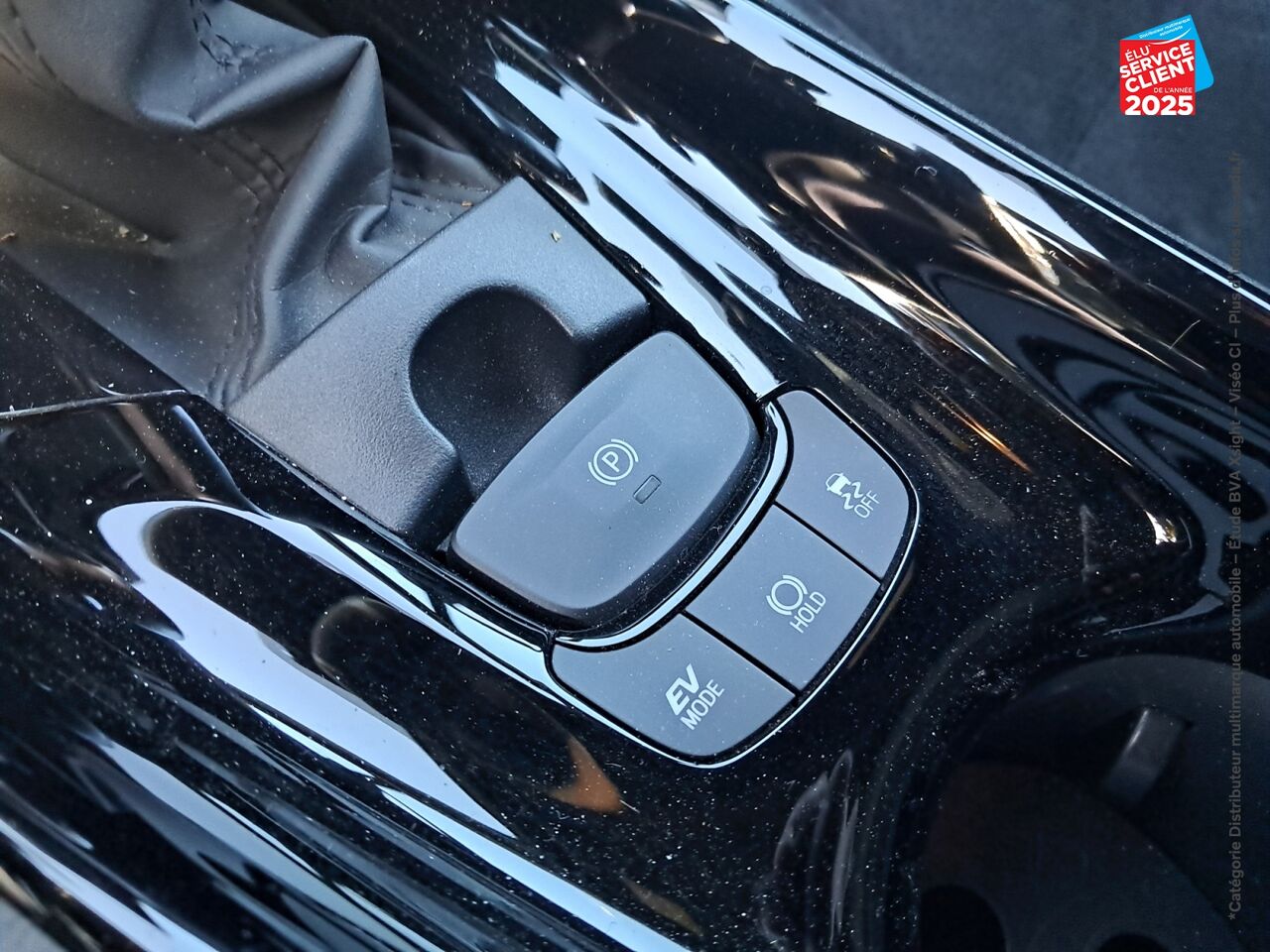 Véhicule d'occasion TOYOTA C-HR 184H COLLECTION 2WD E-CVT MY20 SIEGE CHAUF CAMERA GPS chez Toyota Thionville