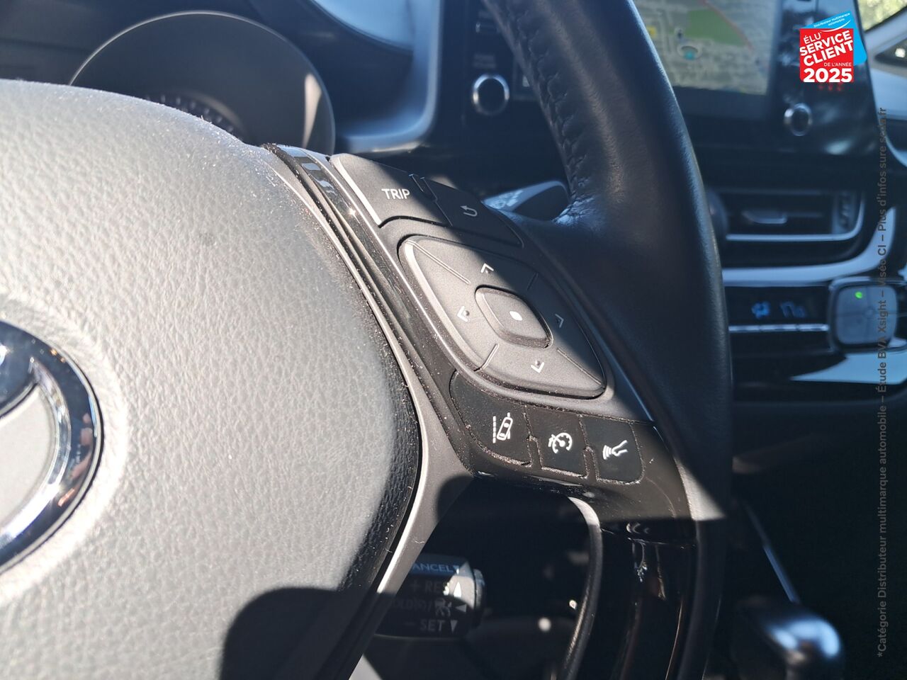 Véhicule d'occasion TOYOTA C-HR 184H COLLECTION 2WD E-CVT MY20 SIEGE CHAUF CAMERA GPS chez Toyota Thionville