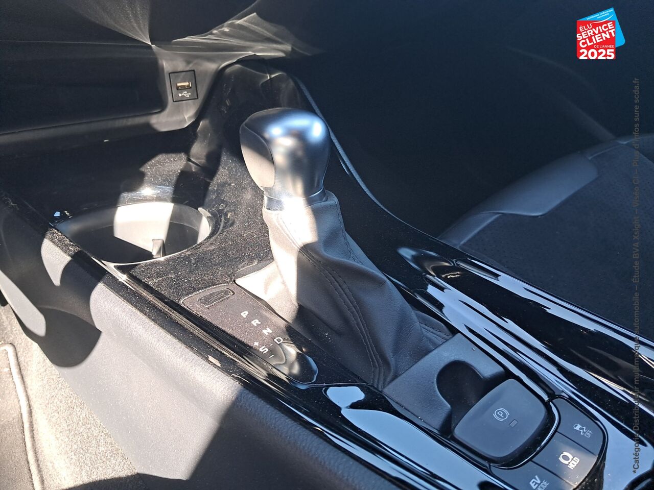 Véhicule d'occasion TOYOTA C-HR 184H COLLECTION 2WD E-CVT MY20 SIEGE CHAUF CAMERA GPS chez Toyota Thionville